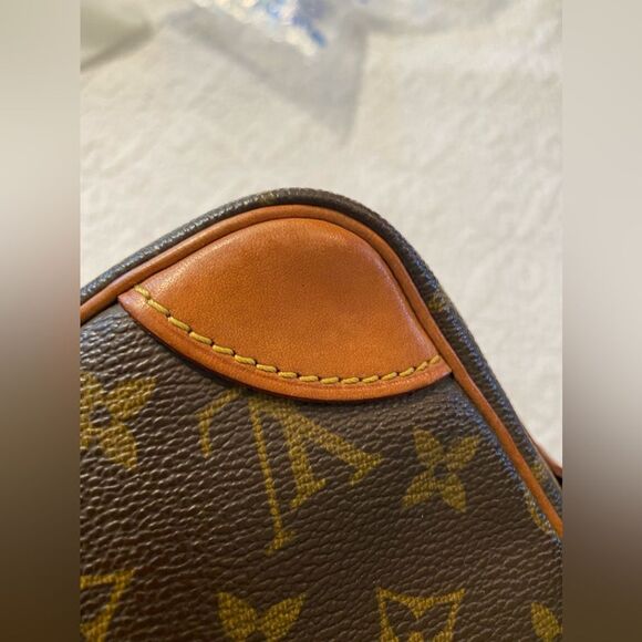 Auth LOUIS VUITTON Mono
Canvas Trocadero camera Crossbody. A rating MSRP $2700 - Picture 6 of 16